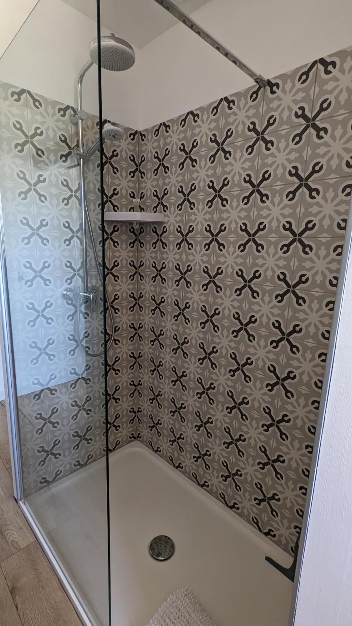 Chambre L A Tavel Esterno foto